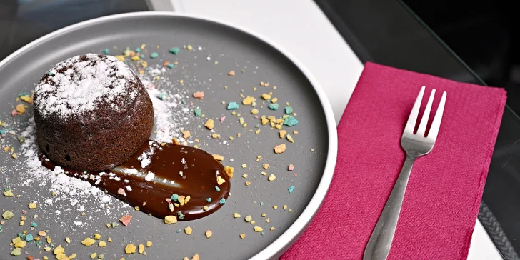 Degustační Cesta kolem světa v restauraci Letadlo i vč. vína a návštěvy kokpitu