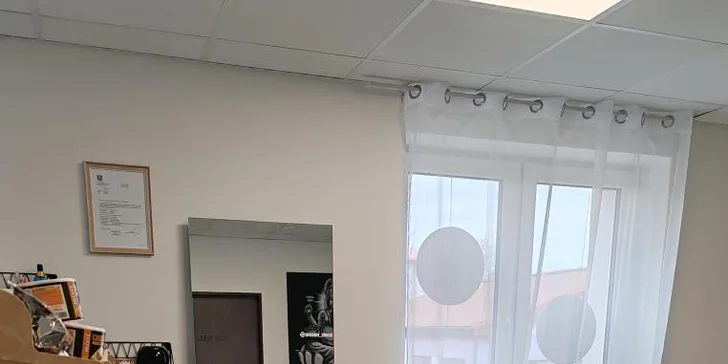 Kadeřnická péče pro krátké i dlouhé vlasy: střih i balíčky s barvou, melírem nebo trvalou