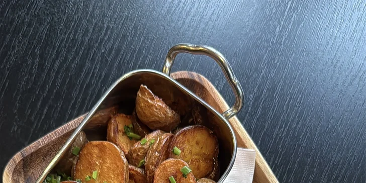 Steakové prkno pro dva: hanger, fillet ze svíčkové a rib eye včetně příloh a dezertu