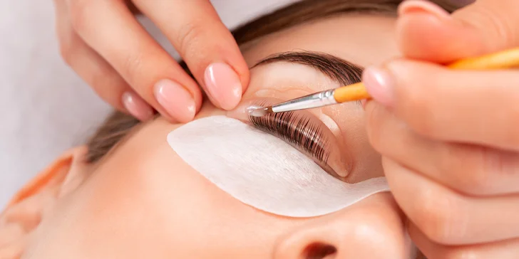 Laminace obočí a řas pro neodolatelný pohled