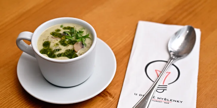 Pětichodové degustační menu u náplavky: kulajda, tatarský biftek, ragú i candát a tiramisu