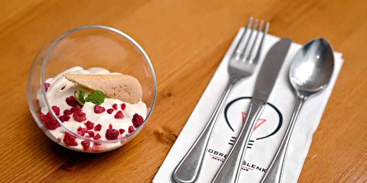 Pětichodové degustační menu u náplavky: kulajda, tatarský biftek, ragú i candát a tiramisu