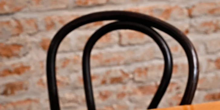 Pětichodové degustační menu u náplavky: kulajda, tatarský biftek, ragú i candát a tiramisu