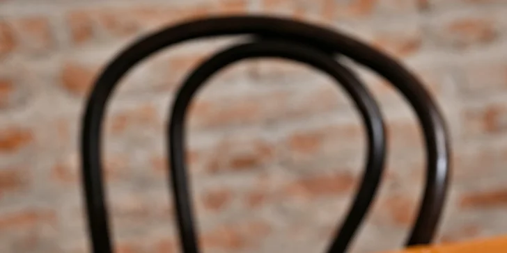 Pětichodové degustační menu u náplavky: kulajda, tatarský biftek, ragú i candát a tiramisu