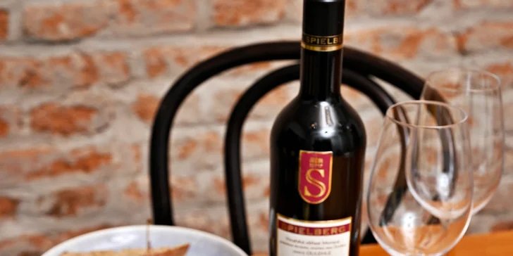 Pětichodové degustační menu u náplavky: kulajda, tatarský biftek, ragú i candát a tiramisu