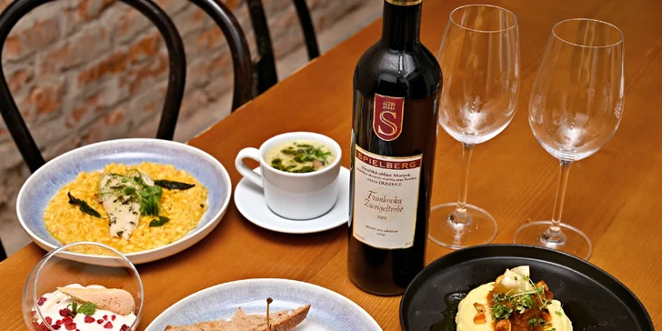 Pětichodové degustační menu u náplavky: kulajda, tatarský biftek, ragú i candát a tiramisu