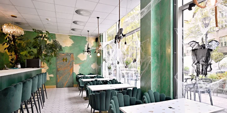 Tříchodové menu pro dva v iglú: carpaccio, roastbeef či quesadilla, dort Napoleon i lahev vína