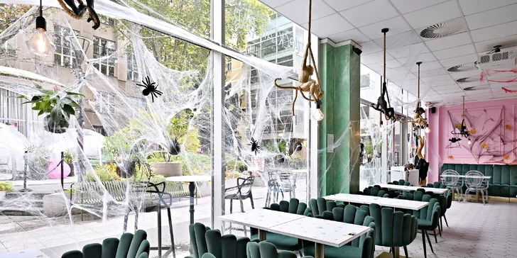 Tříchodové menu pro dva v iglú: carpaccio, roastbeef či quesadilla, dort Napoleon i lahev vína