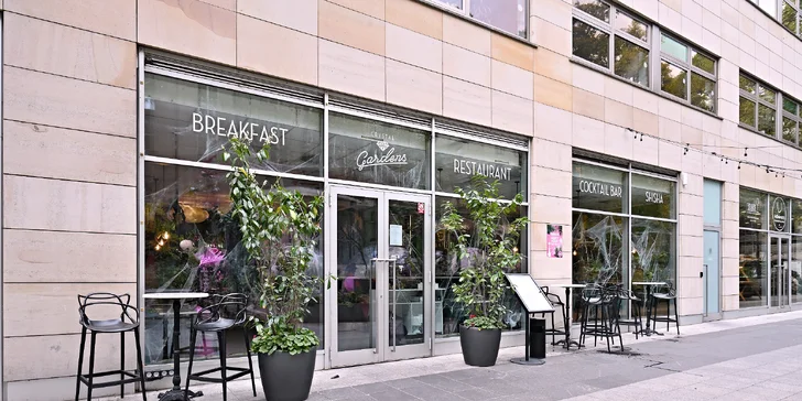 Tříchodové menu pro dva v iglú: carpaccio, roastbeef či quesadilla, dort Napoleon i lahev vína