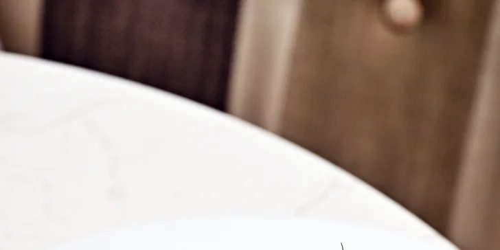 Tříchodové menu pro dva v iglú: carpaccio, roastbeef či quesadilla, dort Napoleon i lahev vína