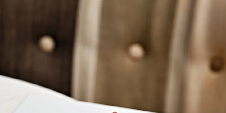 Tříchodové menu pro dva v iglú: carpaccio, roastbeef či quesadilla, dort Napoleon i lahev vína