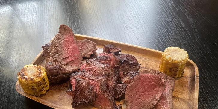 Steakové prkno pro dva: hanger, fillet ze svíčkové a rib eye včetně příloh a dezertu