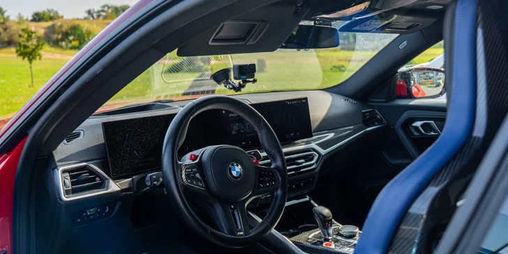 Adrenalin za volantem BMW M2 G87 na čtyřech závodních okruzích