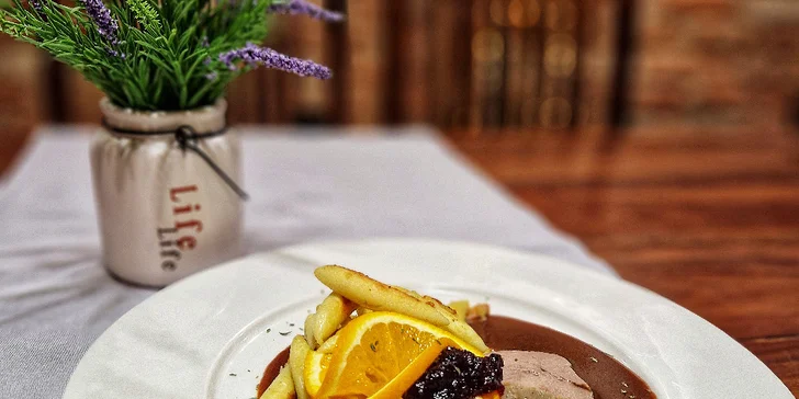 6chodové zvěřinové menu v Rožnovských pivních lázních pro 2 osoby