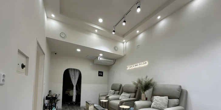 Laminace a úprava obočí, prodloužení řas metodou řasa na řasu nebo 2 až 3D