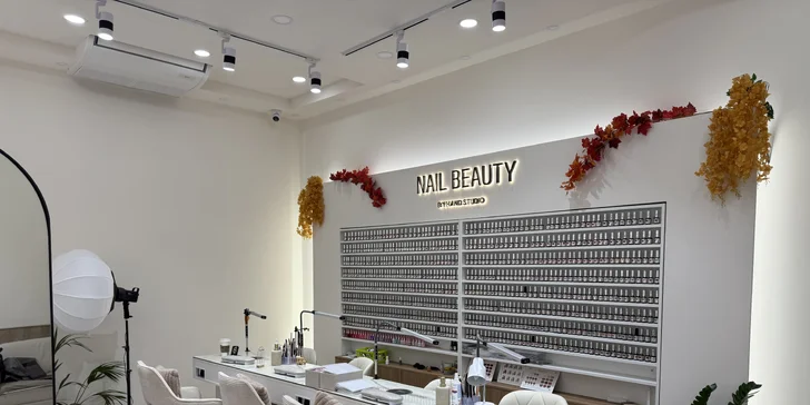 Laminace a úprava obočí, prodloužení řas metodou řasa na řasu nebo 2 až 3D