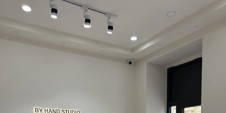 Laminace a úprava obočí, prodloužení řas metodou řasa na řasu nebo 2 až 3D