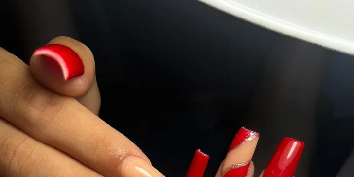 Opečujte své ruce i nohy: manikúra a pedikúra klasická, speciální či luxusní