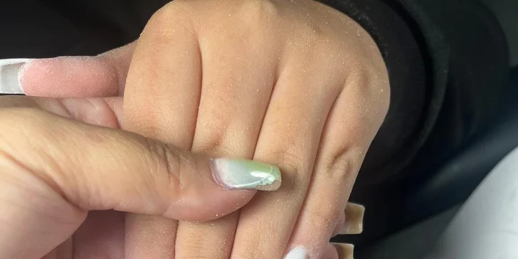 Opečujte své ruce i nohy: manikúra a pedikúra klasická, speciální či luxusní