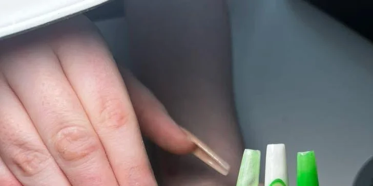 Opečujte své ruce i nohy: manikúra a pedikúra klasická, speciální či luxusní