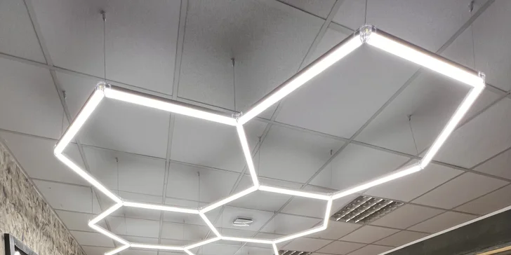 Nový elegantní vzhled: balíčky barber péče i vč. masáže hlavy a nápoje