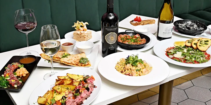 Tříchodové menu pro dva v iglú: carpaccio, roastbeef či quesadilla, dort Napoleon i lahev vína