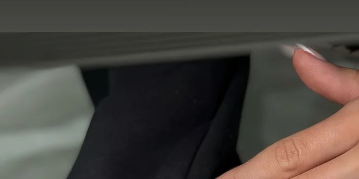 Manikúra nebo pedikúra s lakováním, masáží i gelem či akrylem