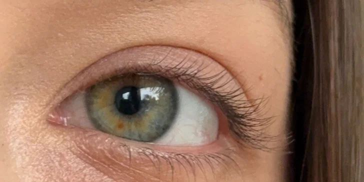 Laminace a úprava obočí, prodloužení řas metodou řasa na řasu nebo 2 až 3D