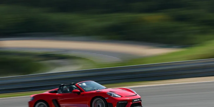 Adrenalin na závodním okruhu v Porsche Spyder RS: Most, Brno, Hradec či Sosnová