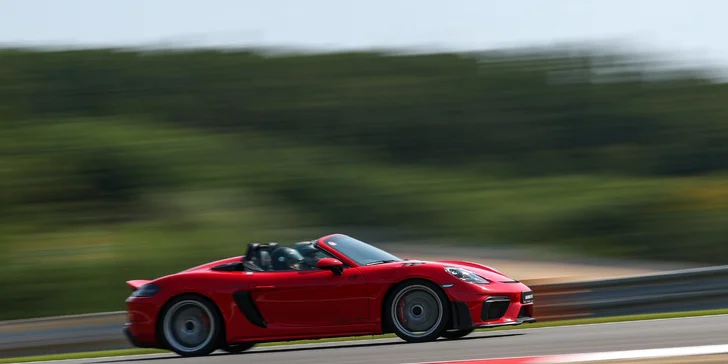 Adrenalin na závodním okruhu v Porsche Spyder RS: Most, Brno, Hradec či Sosnová