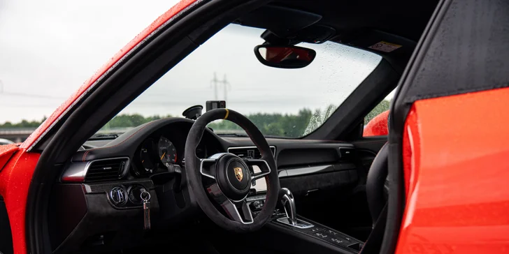 Jízda v Porsche GT3 RS na závodních okruzích i profi závodní simulátor