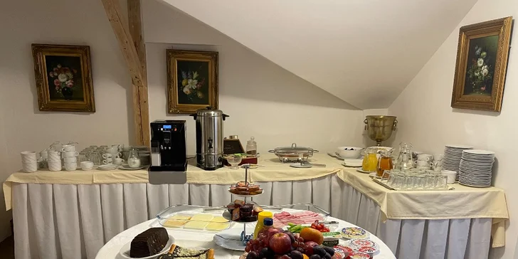 Romantický pobyt v apartmánech v hotelu Zámeček na Čeladné: snídaně a privátní wellness