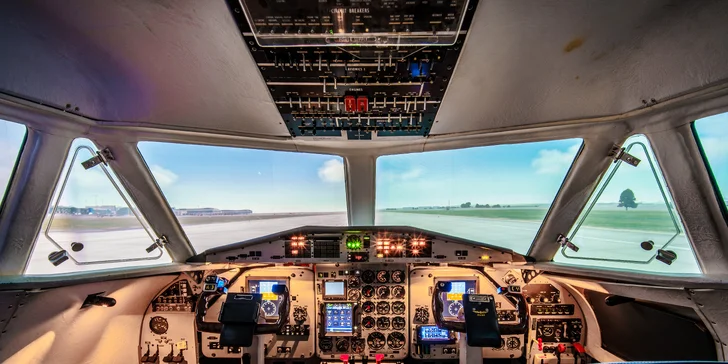 Simulátor letounu L410: 20-60 minut pilotování pro jednoho i romantický let pro dva
