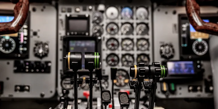 Simulátor letounu L410: 20-60 minut pilotování pro jednoho i romantický let pro dva