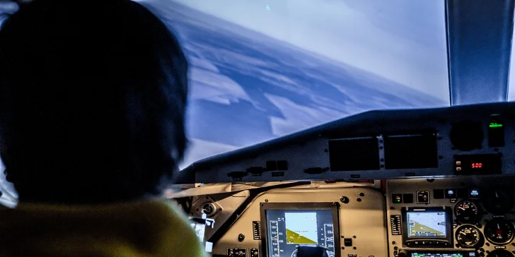 Simulátor letounu L410: 20-60 minut pilotování pro jednoho i romantický let pro dva