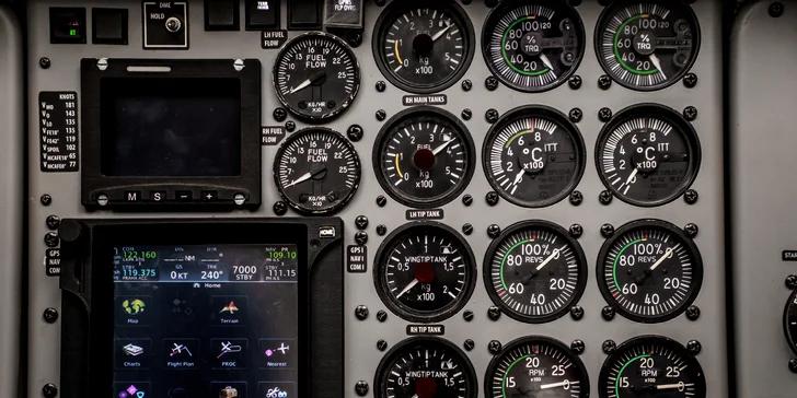 Simulátor letounu L410: 20-60 minut pilotování pro jednoho i romantický let pro dva