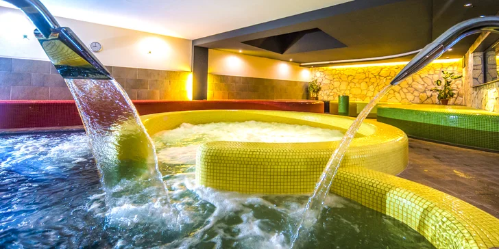 Luxusní dovolená na zámku: neomezený wellness i polopenze, 2 děti zdarma