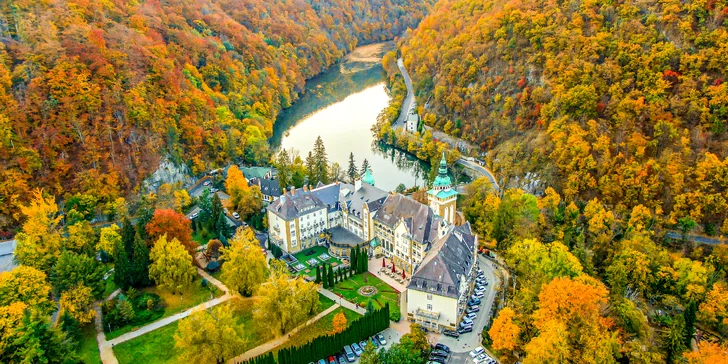 Luxusní dovolená na zámku: neomezený wellness i polopenze, 2 děti zdarma