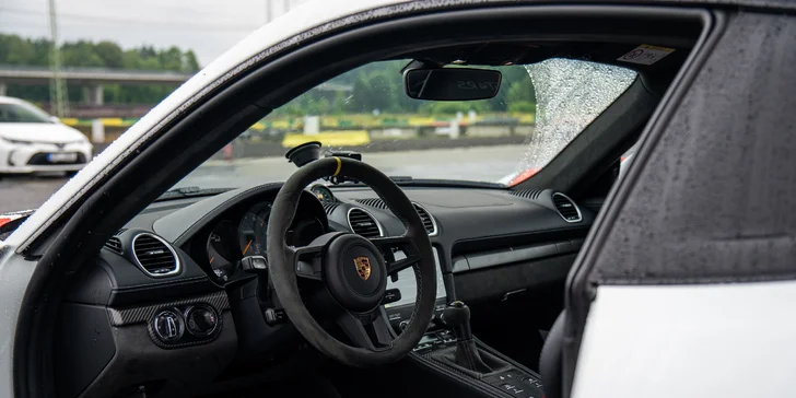 Okruhová jízda v Porsche GT4 RS – 500 koní adrenalinu