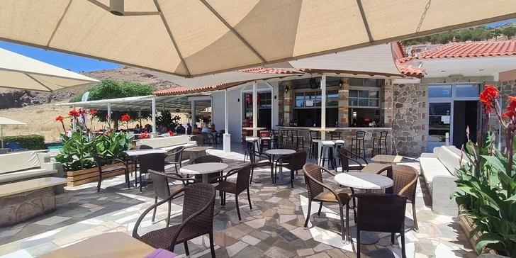 Dovolená na ostrově Lesbos: hotel kousek od pláže, snídaně, bazén i letenky