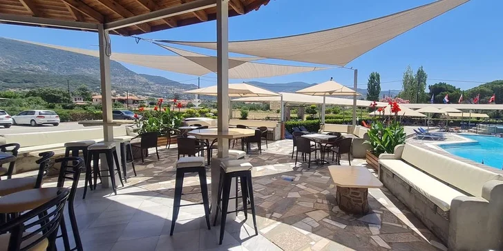 Dovolená na ostrově Lesbos: hotel kousek od pláže, snídaně, bazén i letenky