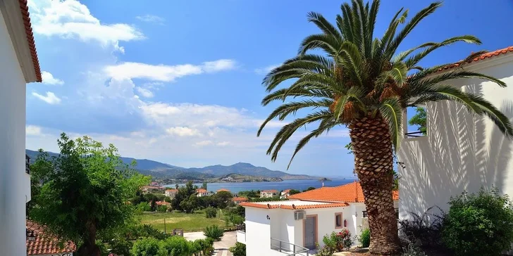Dovolená na ostrově Lesbos: hotel kousek od pláže, snídaně, bazén i letenky