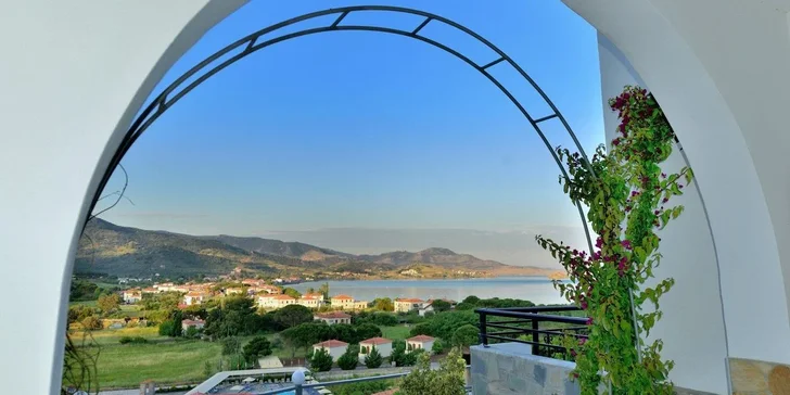 Dovolená na ostrově Lesbos: hotel kousek od pláže, snídaně, bazén i letenky