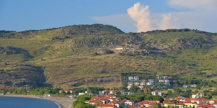 Dovolená na ostrově Lesbos: hotel kousek od pláže, snídaně, bazén i letenky