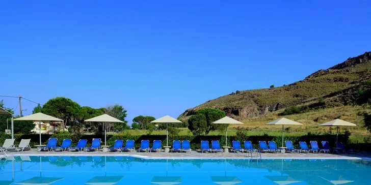 Dovolená na ostrově Lesbos: hotel kousek od pláže, snídaně, bazén i letenky