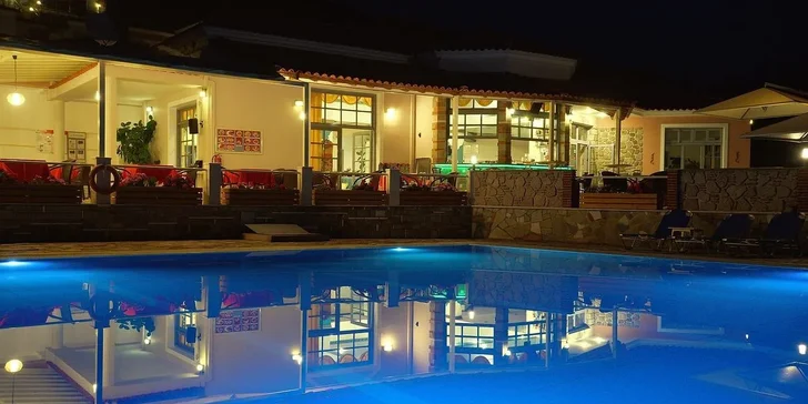 Dovolená na ostrově Lesbos: hotel kousek od pláže, snídaně, bazén i letenky