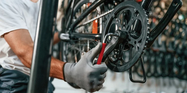 Pro bezpečnou jízdu: servis kol a elektrokol včetně seřízení brzd a řazení