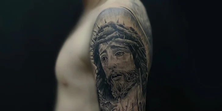 Nové tetování s motivem dle výběru v salonu Fire 25 v Hostivaři