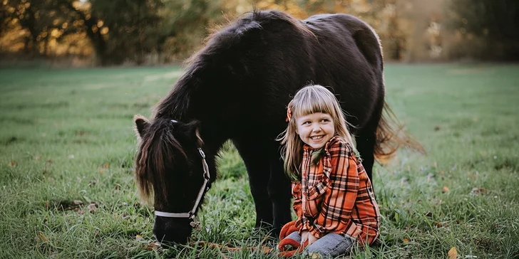 Vyjížďka na ponících: okruh pro nejmenší i náročnější trasy kolem památek