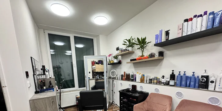 Klasický či moderní pánský střih včetně mytí i foukané ve Studiu by Shady